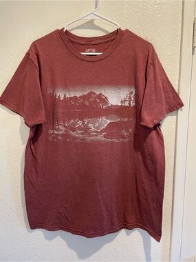 APT. 9 Men's Maroon Graphic Tee